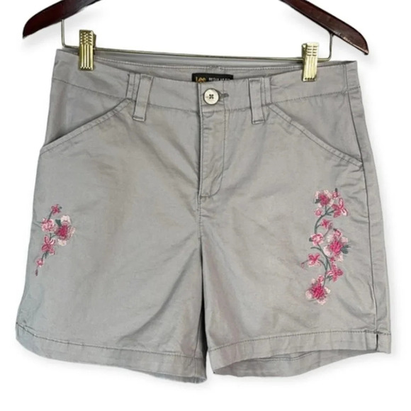 LEE Floral Embroidered Shorts Grey Pink Regular Fit Mid Rise Flat Front Size 6 - Picture 2 of 10